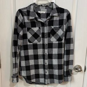 Women’s Black and Gray Plaid Button-Up Shirt